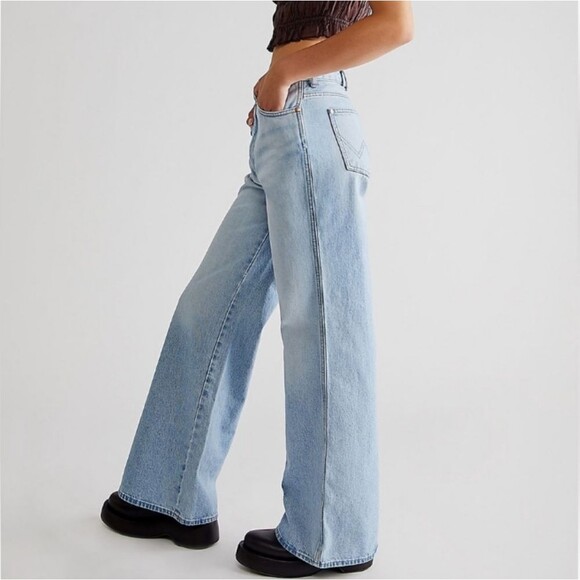 Wrangler Bonnie 683 Sonny light wash loose flare wide leg jeans - Picture 10 of 12